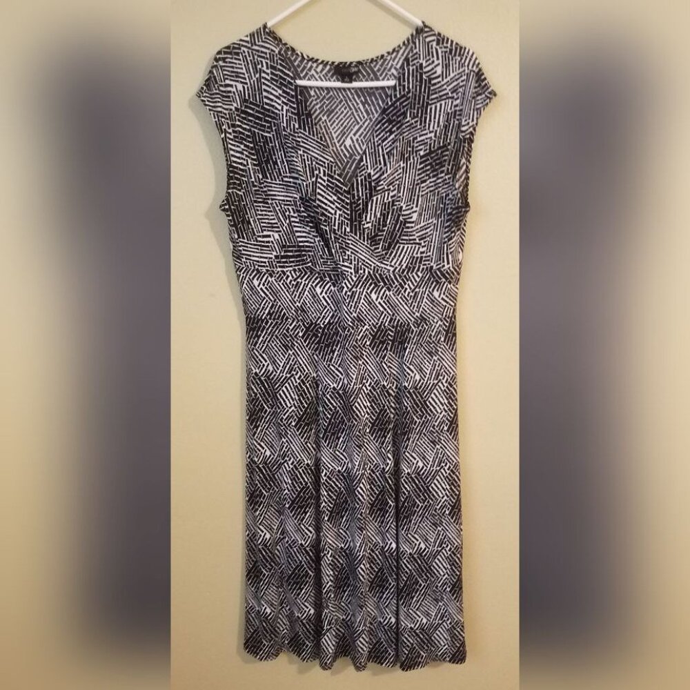 East 5th Geometric Black and White Summer Dress